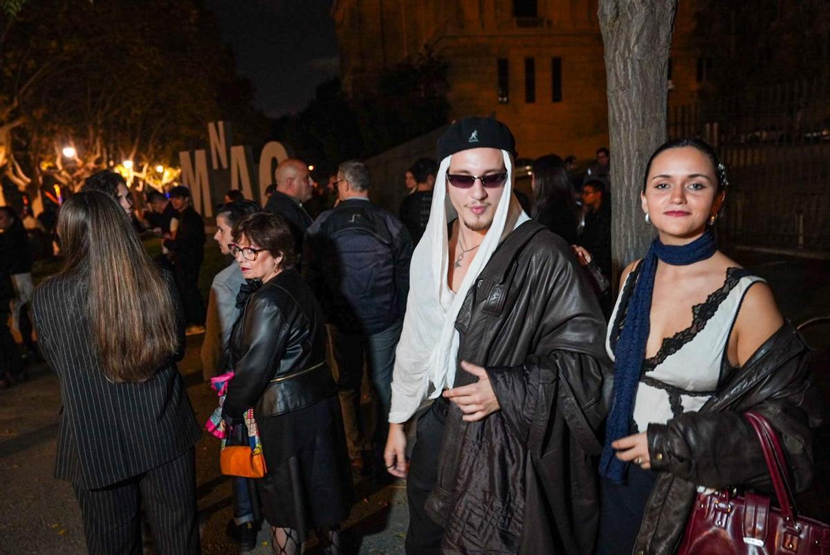 Los fans seleccionados de Rosalía esperan horas para el listening party en el MNAC, Barcelona