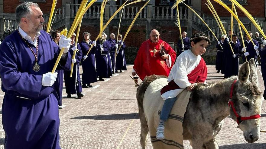 En imágenes: Las procesiones del Domingo de Ramos en Tapia y Luarca