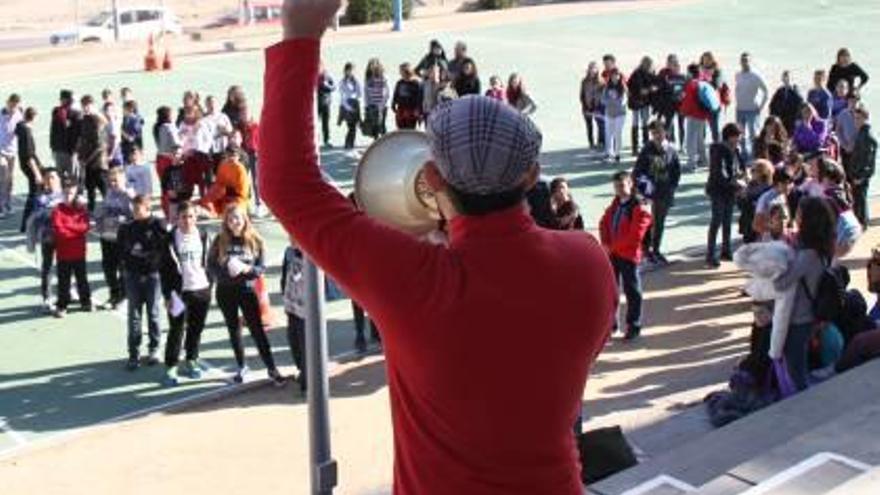 El IES Severo Ochoa acogió a alumnos del colegio Tamarit, en el CEU se celebró una jornada y en la UMH dieron lectura a un manifiesto.