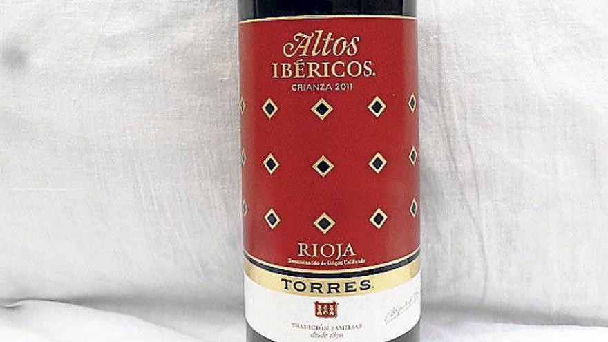 Bodegas Torres viste al tinto crianza Altos Ibéricos de etiqueta