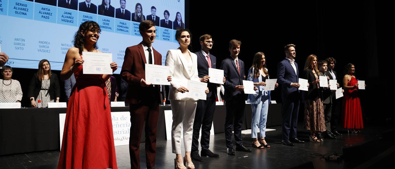 Graduados de la primera promoción de Ingeniería Biomédica.