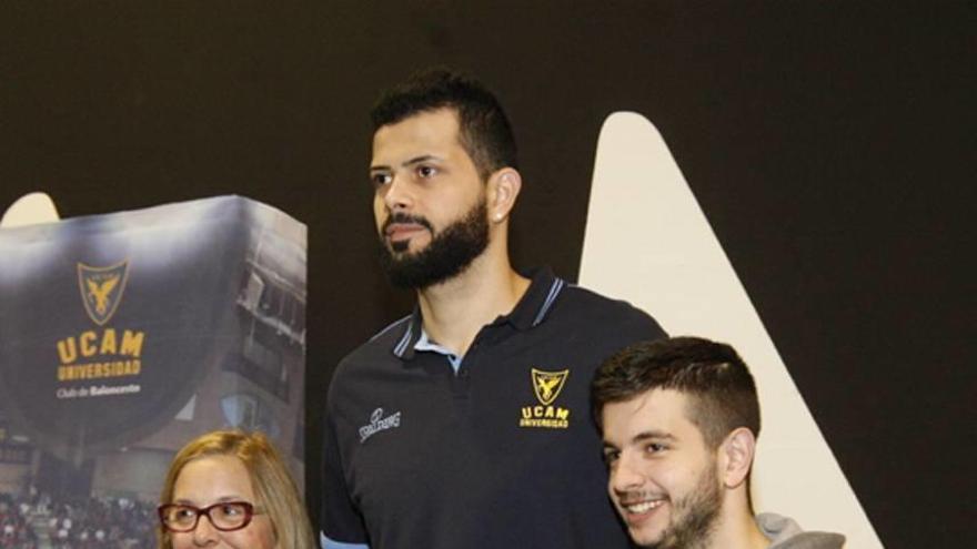 Faverani: &quot;He vuelto al UCAM porque aquí soy feliz y sonrío&quot;