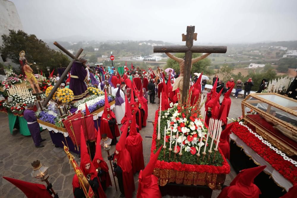 Con más incertidumbre de la esperada en un primer momento, a las 20.10 horas se daba inicio a la procesión