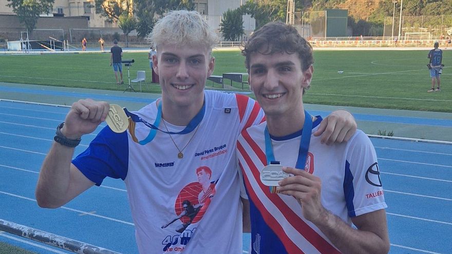 Biel Cirujeda i Arnau Pujols, amb les medalles d'or i de plata