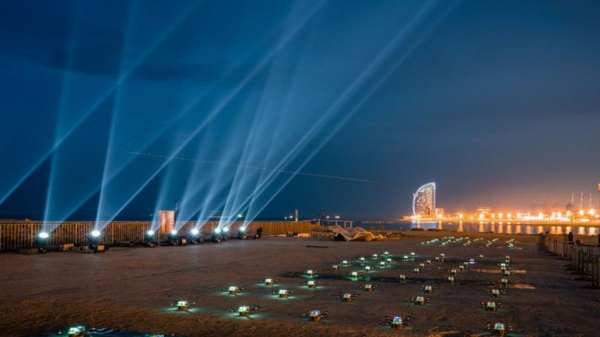 Imagen de la disposición de los drones antes de comenzar a volar. | FOTOS: FLOCK DRONE ART: 