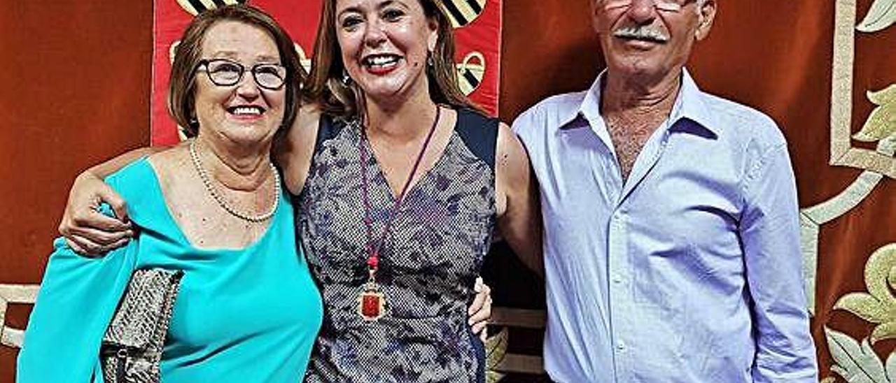 Una madre &quot;nerviosa&quot;. La madre de Corujo, Eduvigis Berriel (arriba, junto a su hija y su marido, Maximiliano Corujo) confesó que estaba &quot;nerviosa&quot;, pero veía a su hija &quot;contenta&quot;.