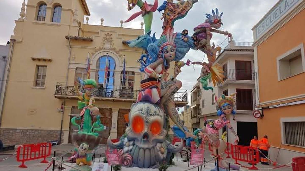 La Falla ganadora en Riba-roja de Túria de la Unió, que ha hecho doblete.