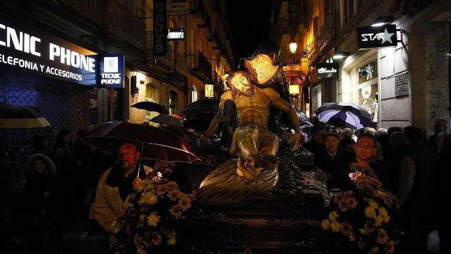 Procesión del Santo Entierro en Ourense. // Jesús Regal