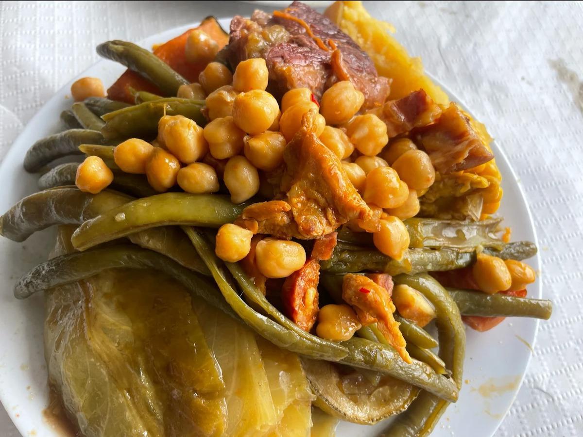 El puchero es una de las especialidades de la casa