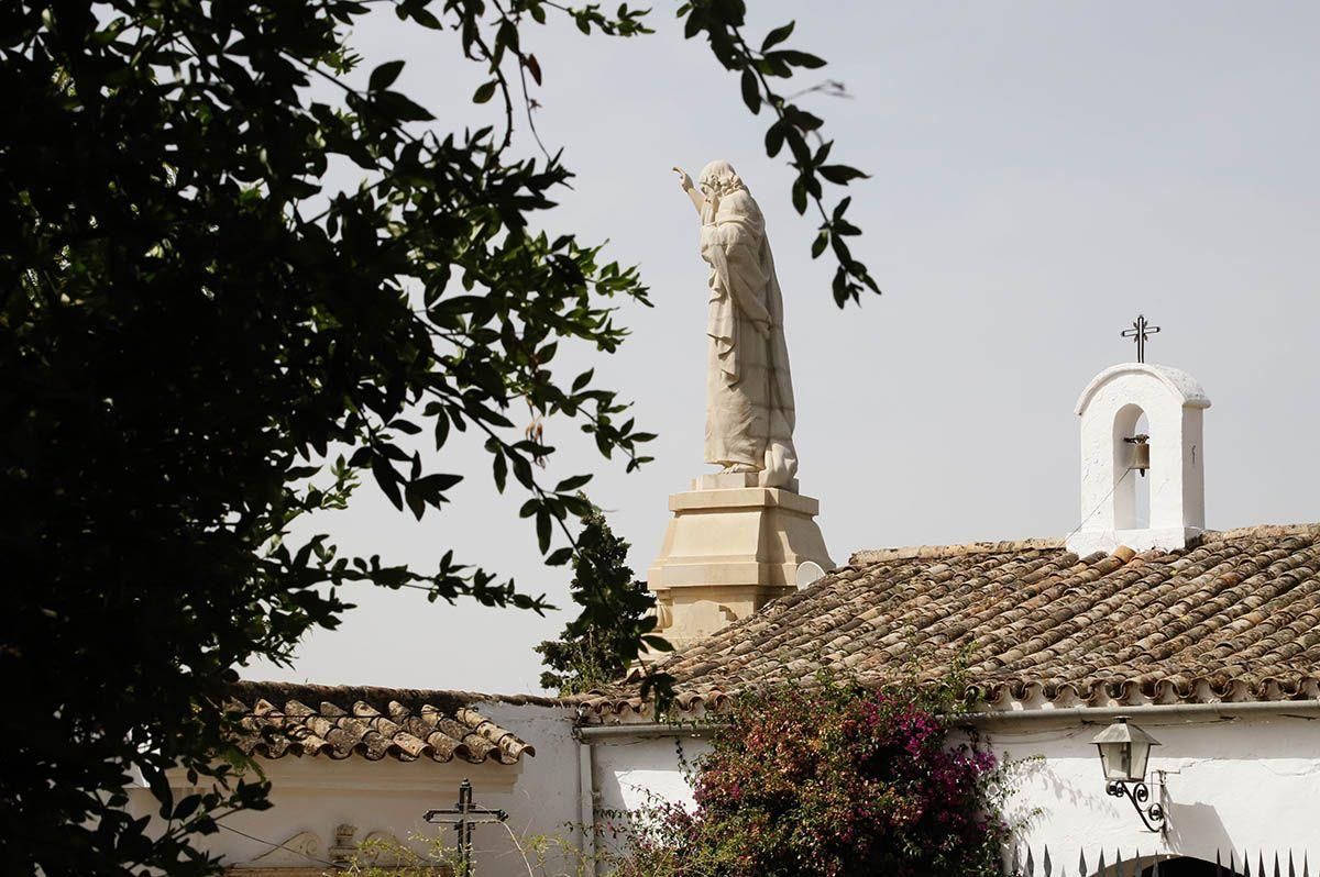 El Sagrado Corazón de Jesús desde el interior de Las Ermitas.