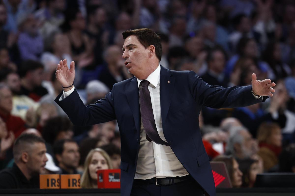 Xavi Pascual se lamenta durante un partido del Barça.