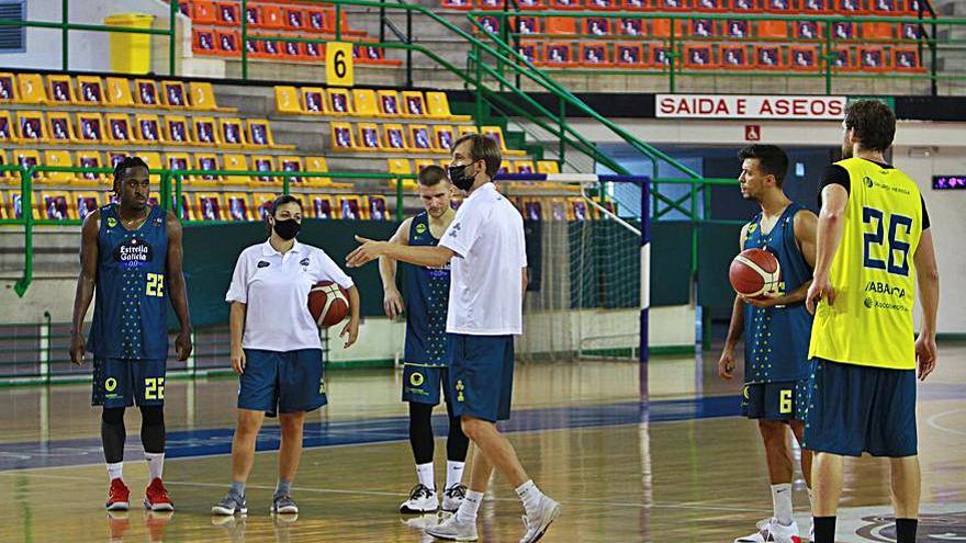 El Club Ourense Baloncesto, en un entrenamiento. |  // IÑAKI OSORIO