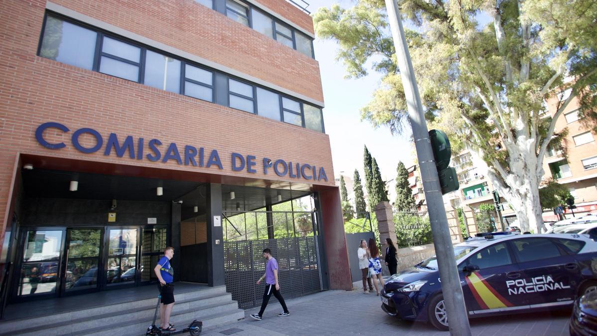 Exterior de la Comisaría de Distrito del Carmen de Murcia.