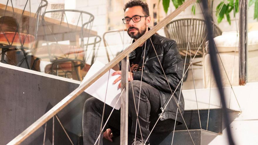 Óscar Doviso durante a gravación do seu programa Sesión fóra do sitio.| Cedida