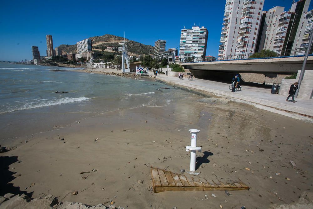 Tres edificios de la playa de San Juan siguen anegados y 120 viviendas sin luz ni agua