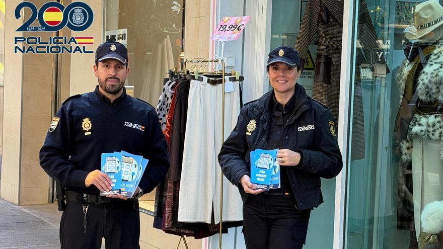 Campaña informativa de la Policía Nacional con motivo del Black Friday.