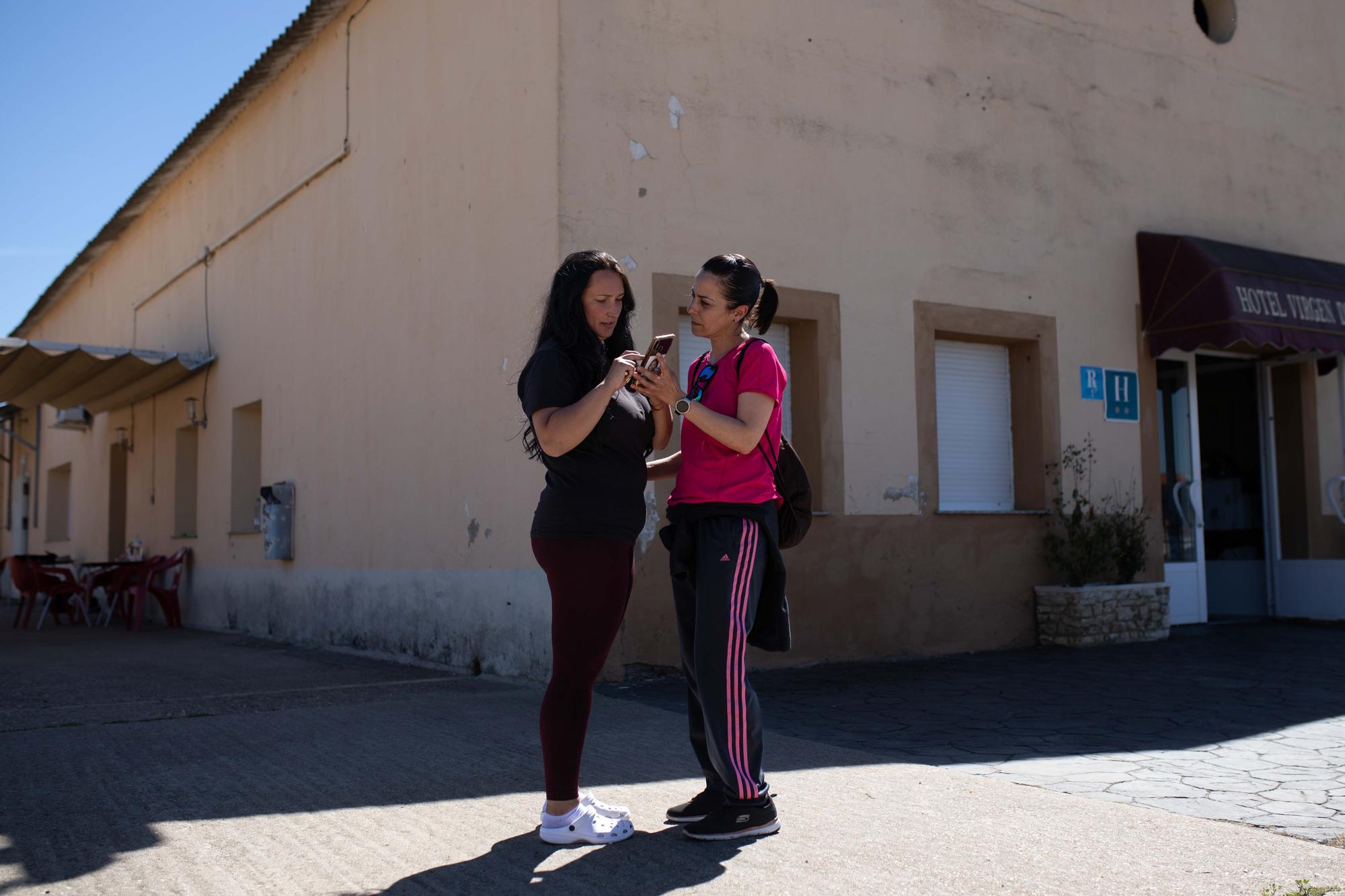 Veintiséis ucranianos se alojan en un viejo hotel de Villaralbo reabierto gracias a seis mujeres