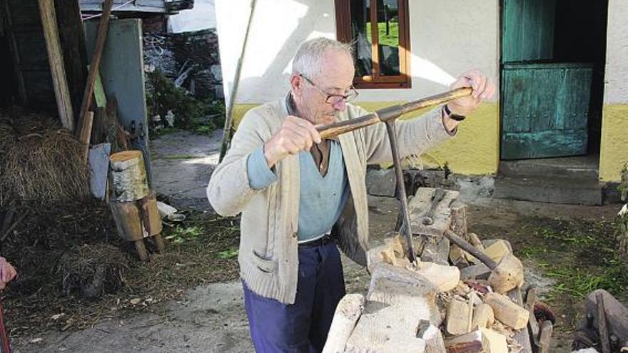 Emilio Feito, en su taller de Belén de la Montaña.