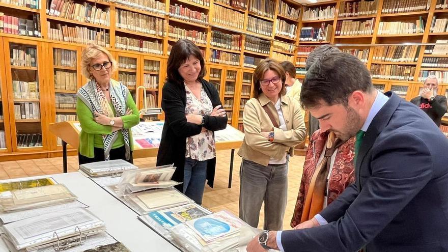 Carteles y folletos históricos del Bando y el Entierro se incorporan al Archivo Municipal de Murcia