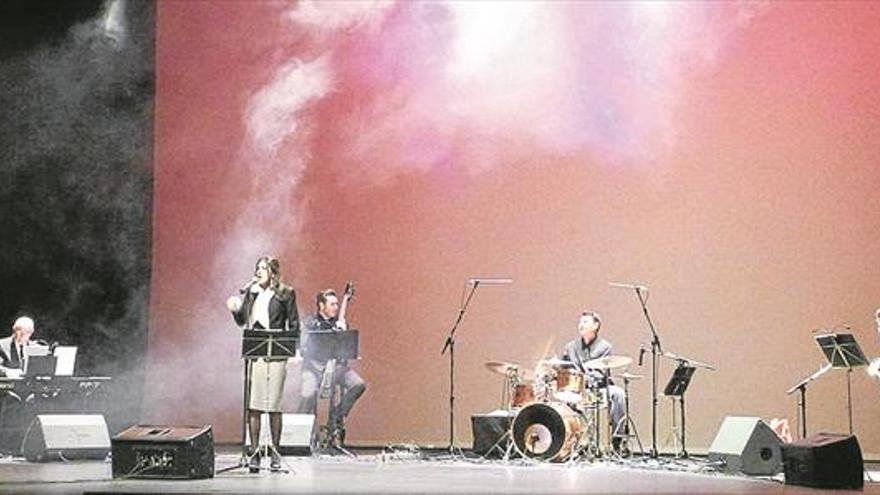 tOCADOS POR EL JAZZ CONQUISTA AL PÚBLICO EN EL TEATRO COLISEO