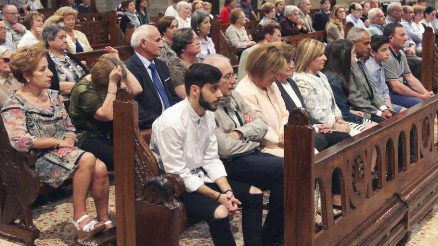 La iglesia de Fátima, en el barrio de O Couto, se llenó ayer para recordar a Socorro Pérez. // Iñaki Osorio