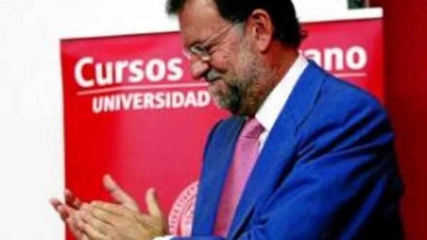 Rajoy apoya a la CEOE y acusa a Zapatero de romper el diálogo