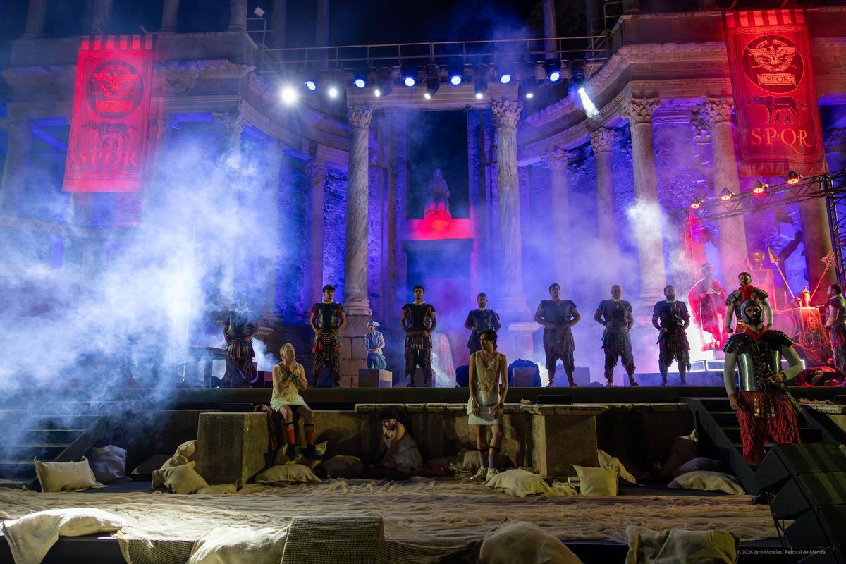 Representación de la obra 'Cómicos de Roma' en el Teatro Romano de Mérida.