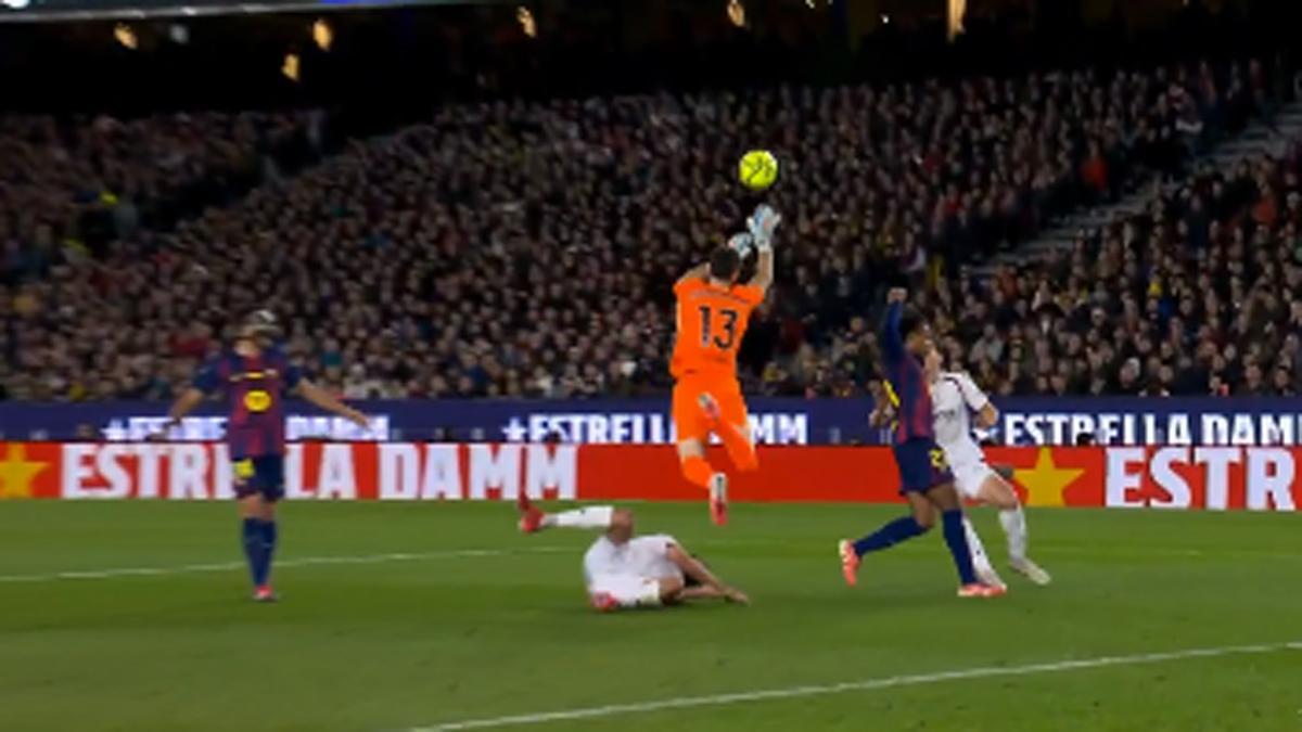 Imagen de la polémica arbitral del Barcelona - Osasuna