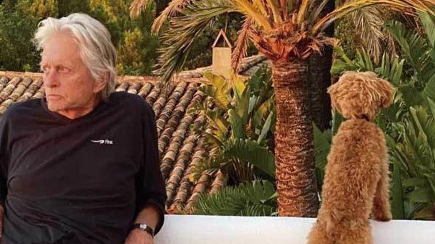 L&#039;actor Michael Douglas amb la seva mascota a s&#039;Estaca