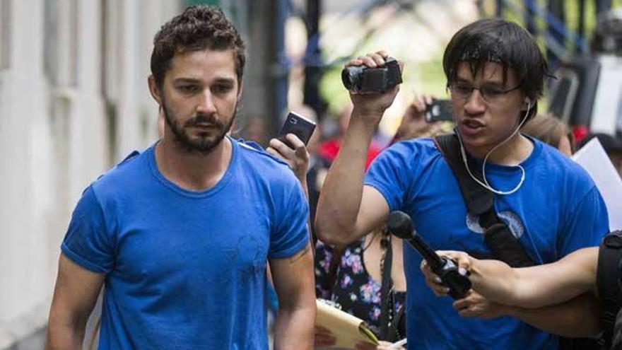 Shia LaBeouf , en el momento de salir de prisión.