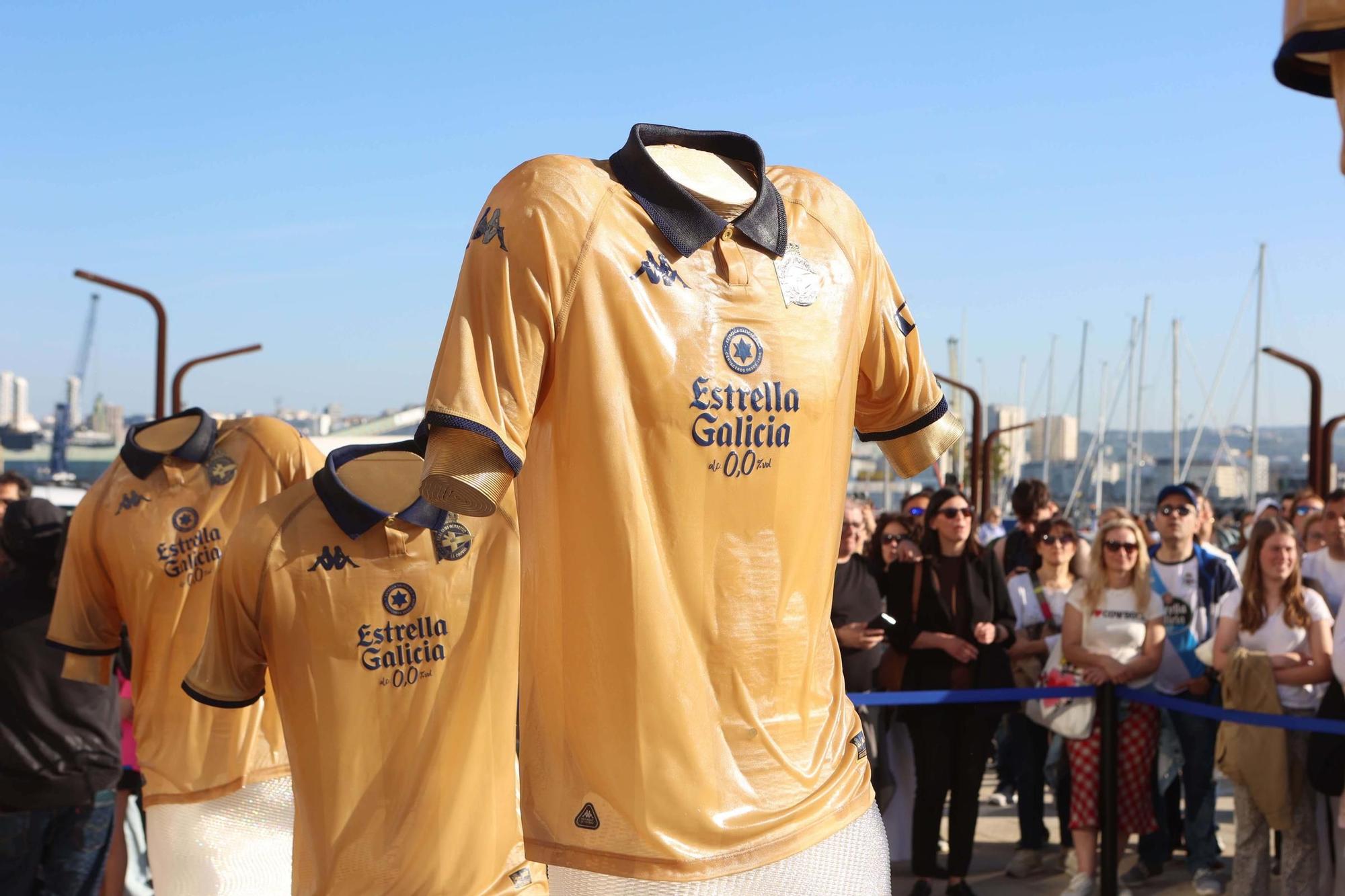 El Deportivo presenta una camiseta homenaje por el 25 aniversario de la Liga