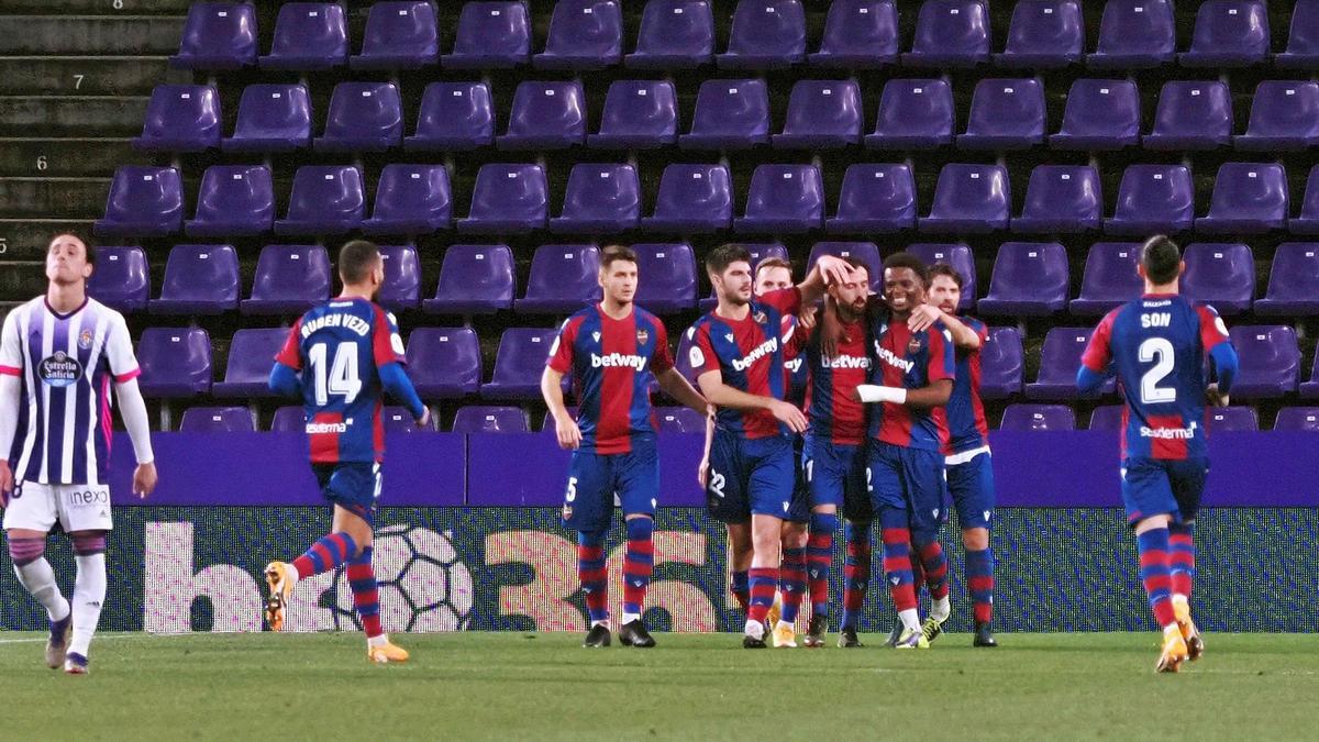 El Levante UD celebra
el gol de Morales,
 el último.  efe/r.garcía | EFE/R. GARCÍA