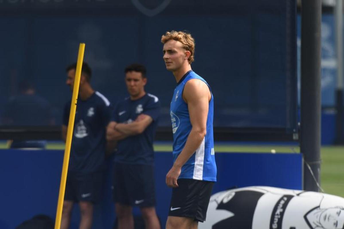 El Deportivo regresa al trabajo en Abegondo: primeras imágenes sobre el césped con los nuevos fichajes