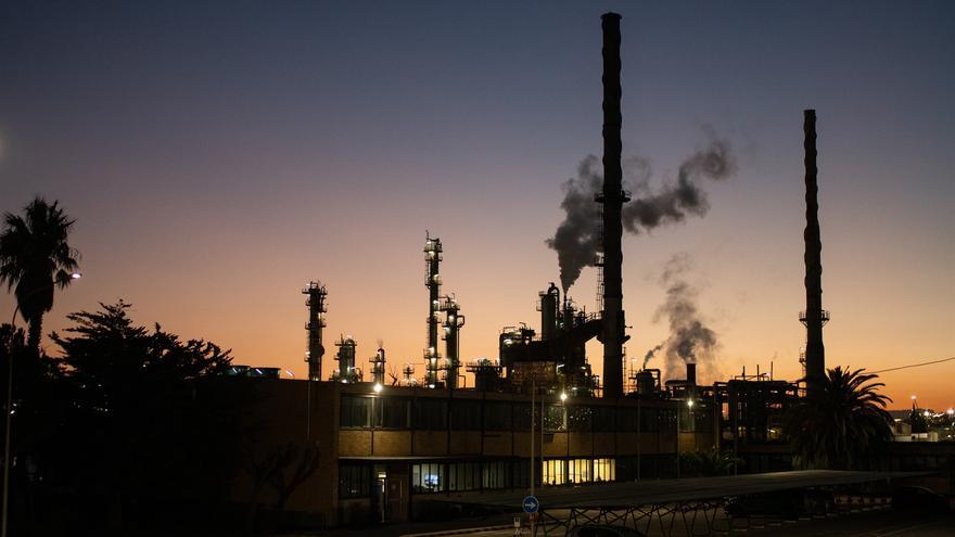 La industria química pide al Gobierno crear un fondo con ingresos de las emisiones de CO2 para financiar su descarbonización