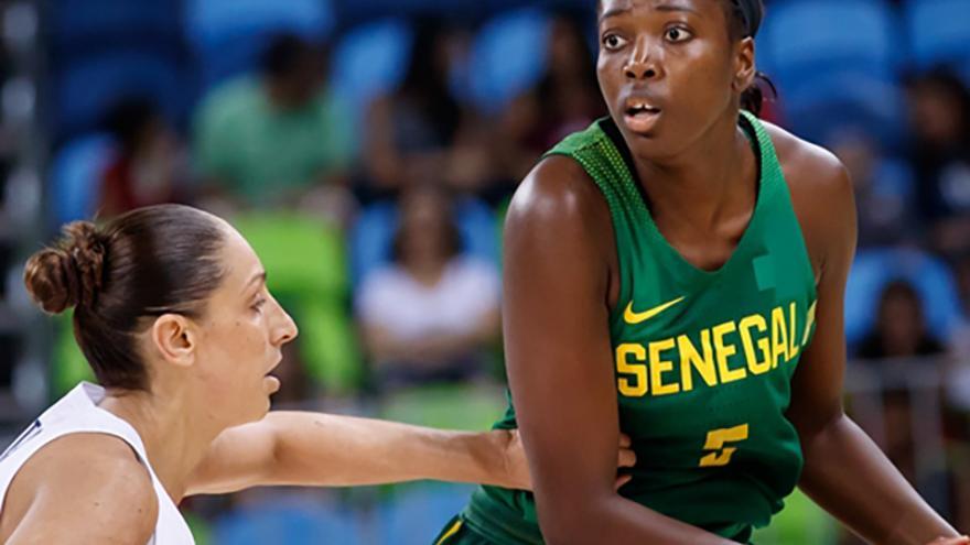 Aya Traoré, durante un encuentro con Senegal.