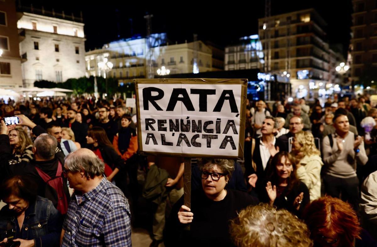 Les víctimes: "No ha dimitit, l’hem fet caure, però els problemes segueixen"