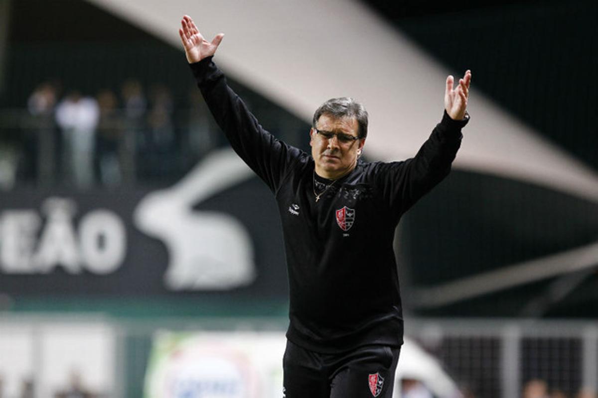 L’entrenador Gerardo Martino del Newssell’s Old Boys reacciona durant el partit de la semifinal de la Copa Libertadores contra el Brasil, a Belo Horizonte, el dia 10.