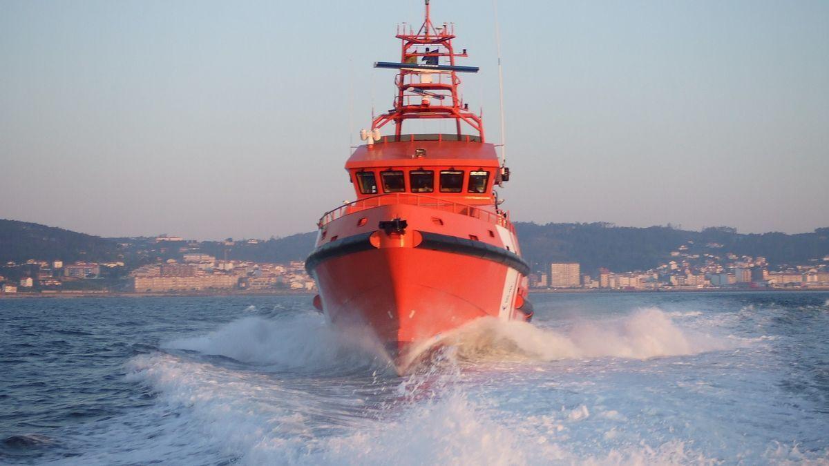 Un barco de salvamento marítimo