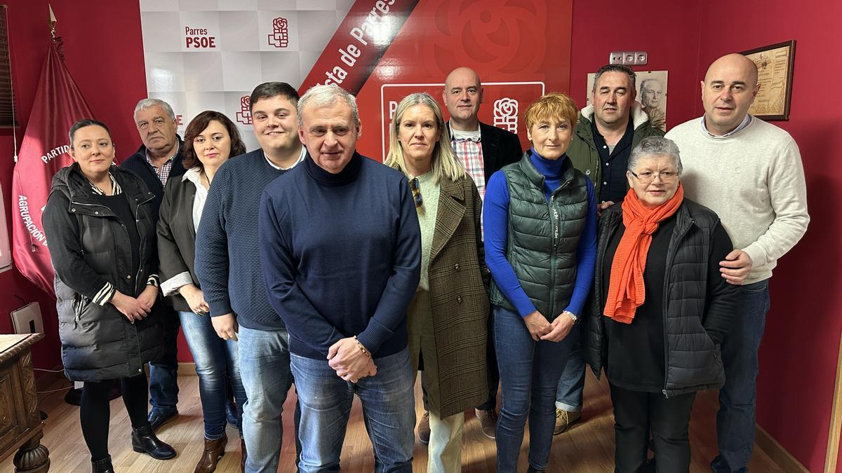 Los integrantes de la candidatura del PSOE de Parres ayer en la Asamblea Extraordinaria