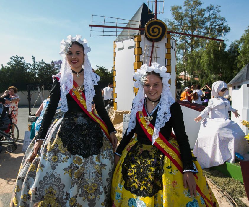 La Asociación de Paralíticos Cerebrales celebró su particular fiesta con su foguera 'En un lugar del cortijo'