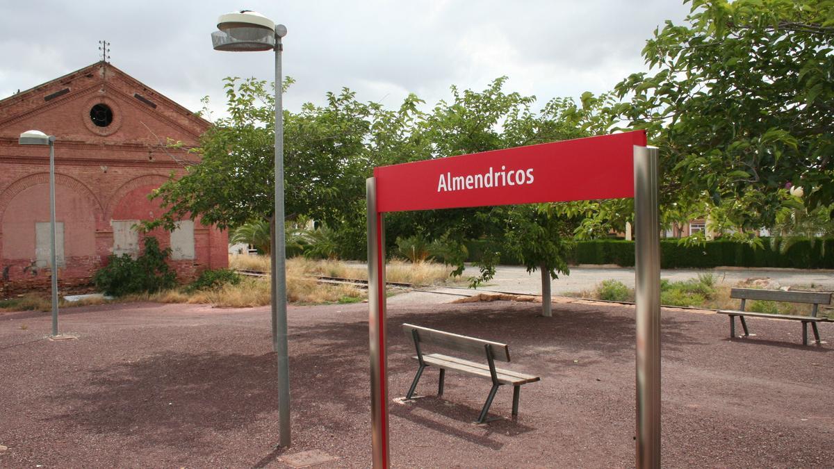 Estación del ferrocarril de Almendricos.