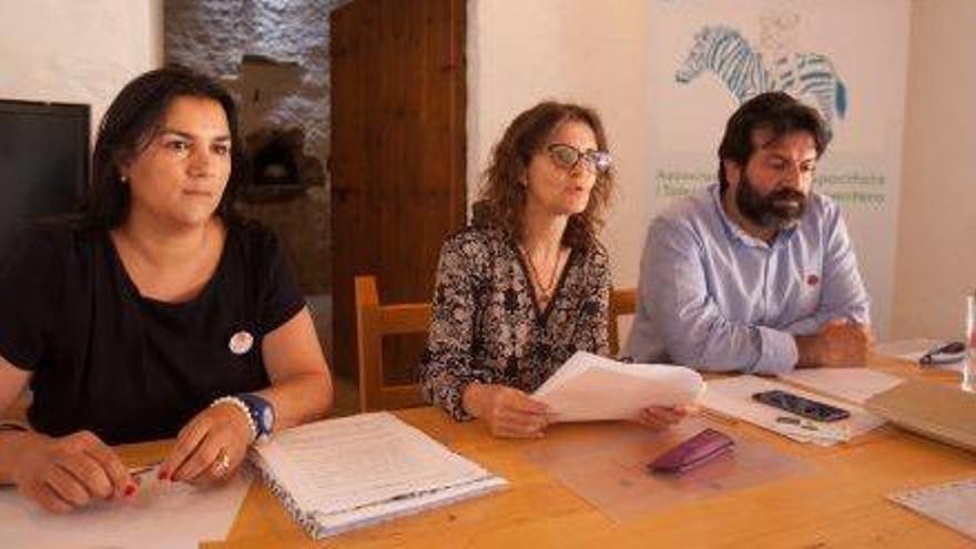 Susana Balle, Esperanza Marquès y Salvador Angosto, ayer, durante la presentación de la federación.
