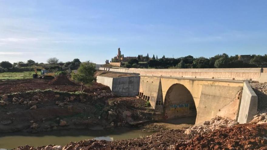 Die Brücke war bei der Flutkatastrophe im Oktober zerstört worden.