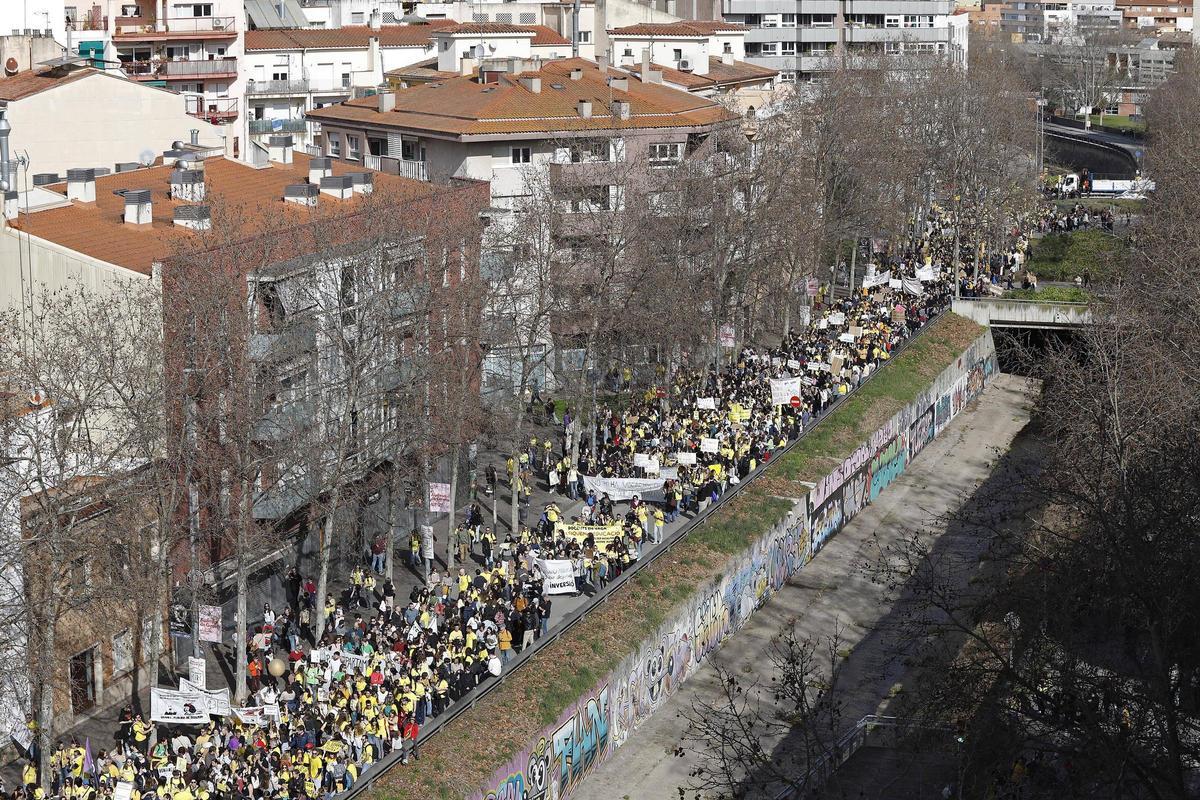 Les fotos de la manifestació dels professors gironins per reclamar millores laborals i salarials