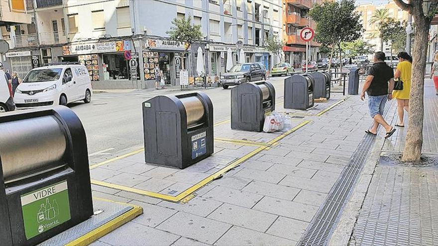 Vinaròs lleva nueve meses con los contenedores averiados