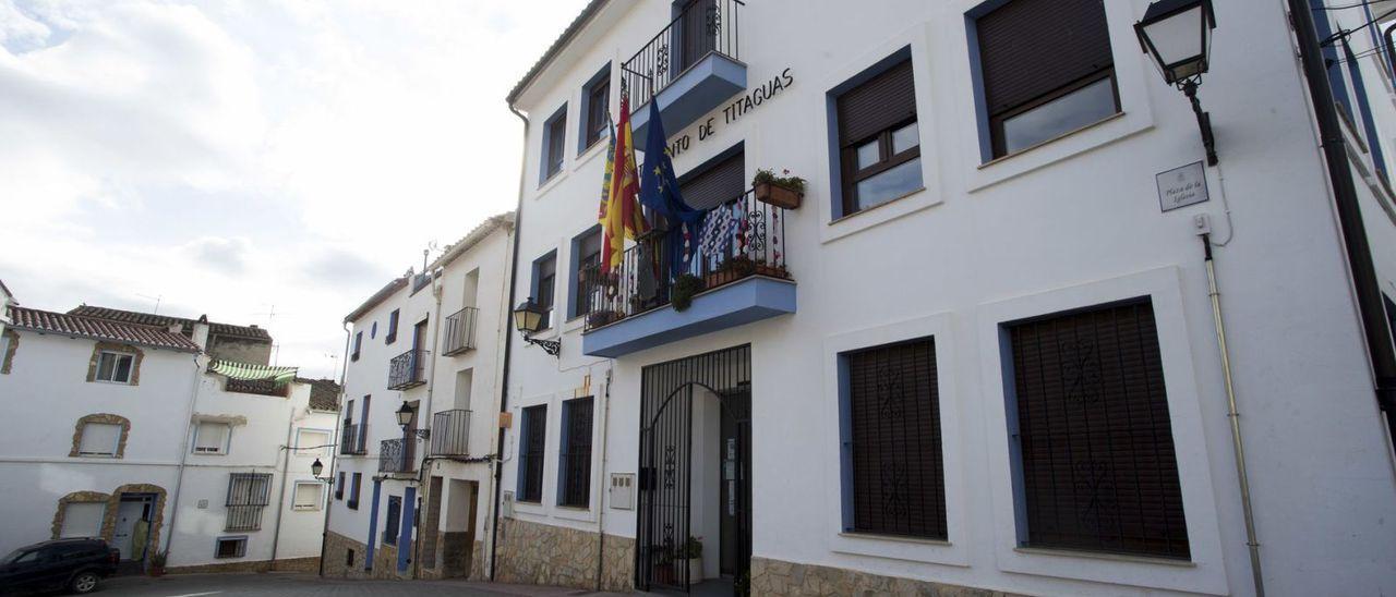 Fachada del ayuntamiento de Titaguas.