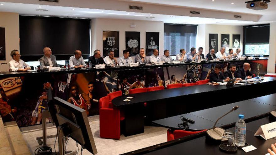 Imagen general de la Asamblea General celebrada ayer en la sede de la ACB en Barcelona.