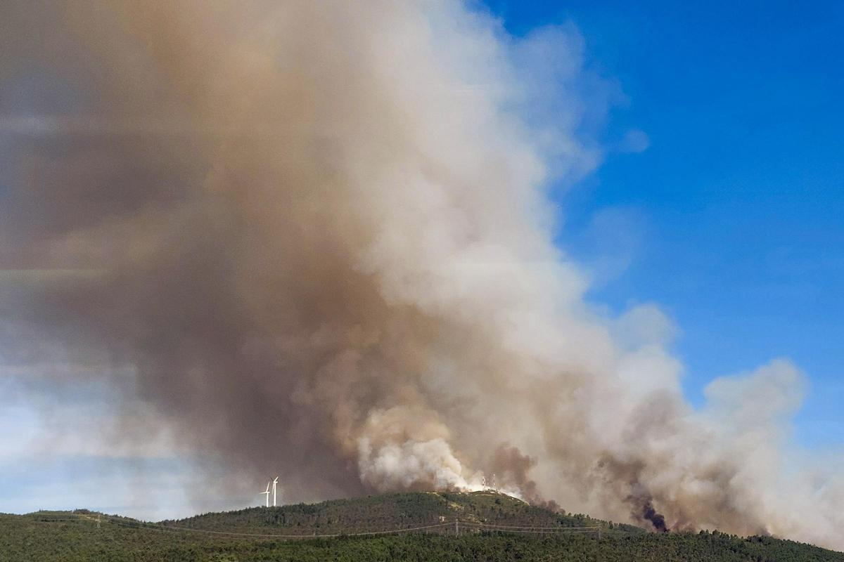 El incendio en los montes de Padrón.