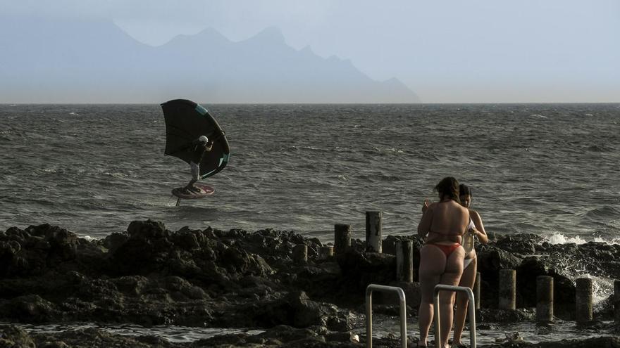 La Aemet anuncia un domingo más despejado en Canarias: algunas lluvias débiles de madrugada y ligero ascenso de las máximas