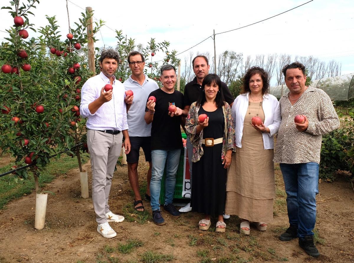 Representants de la IGP Poma de Girona, la Generalitat de Catalunya, la Diputació de Girona i l’escriptor i periodista Martí Gironel.